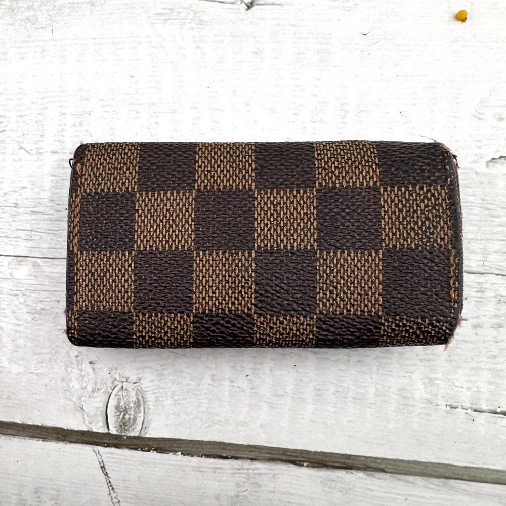 AUTHENTIC Louis Vuitton key holder. - Picture 10 of 12